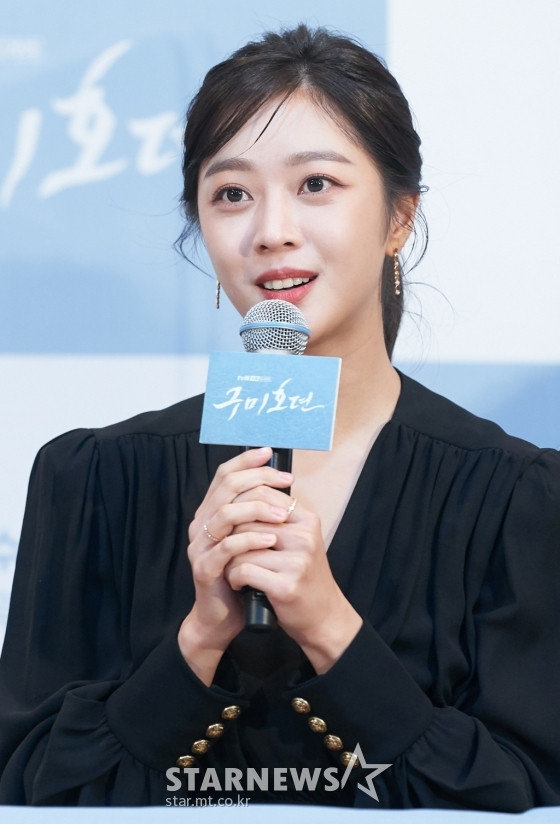 Họp báo 'Bạn trai tôi là hồ ly': Gượng gạo bên Jo Bo Ah nhưng Lee Dong Wook lại tình tứ khoác tay Kim Bum Ảnh 14