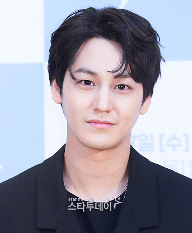 Họp báo 'Bạn trai tôi là hồ ly': Gượng gạo bên Jo Bo Ah nhưng Lee Dong Wook lại tình tứ khoác tay Kim Bum Ảnh 14