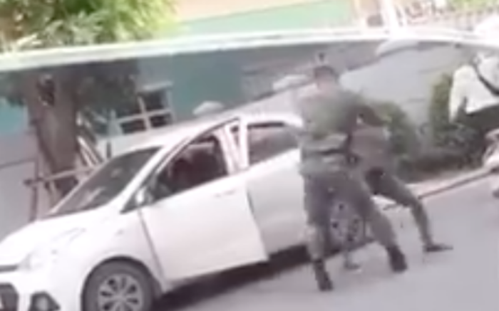 Bảo vệ chung cư cao cấp túm cổ, đạp đánh tài xế grab vì... nhắc không chịu đi Ảnh 2