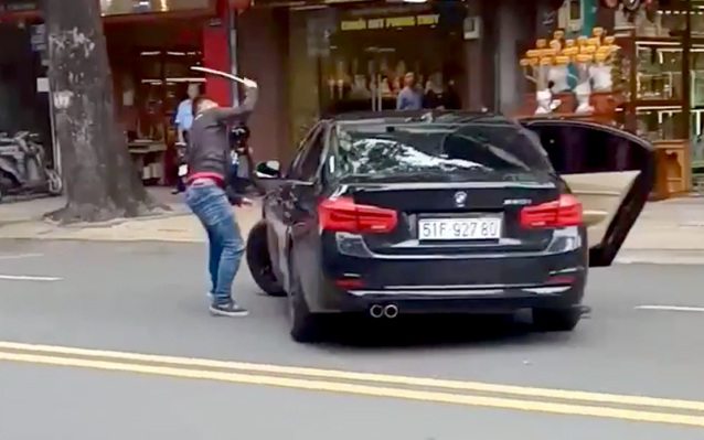 Xác định nguyên nhân vụ nam thanh niên đập xe BMW trên đường ở TP.HCM Ảnh 2