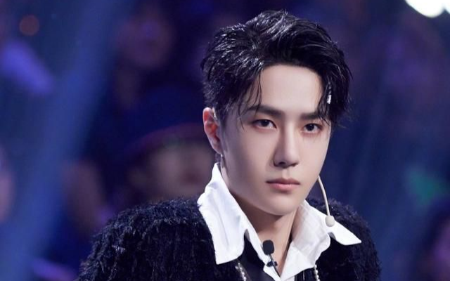 Lộ clip Vương Nhất Bác đôi co, tức giận nhào đến tay đua đối thủ khi bị đụng té xe Ảnh 2