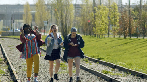 'Can You Hear Me?' mùa 2: Cuộc sống điên loạn của 3 cô gái sẽ trở lại Netflix vào tháng 11 tới Ảnh 6