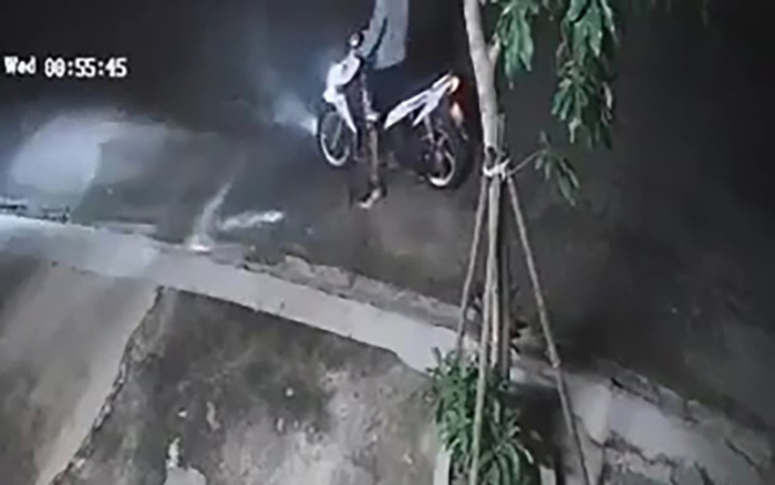 Một tài xế xe ôm công nghệ ở TP.HCM bị tạt nước cay, cướp xe lúc giữa đêm Ảnh 2