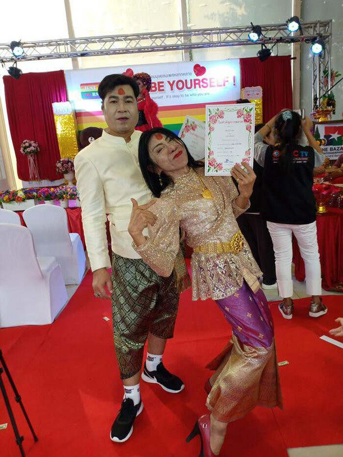 Sitang Buathong vẫn được ban trai yêu thương hết mực và luôn tự tin khoe những bức mình của mình lên Facebook cá nhân.