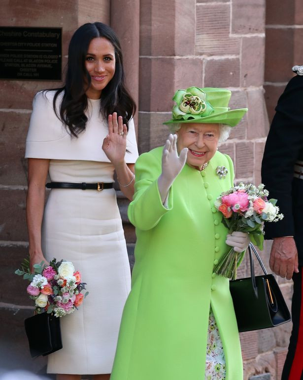 Nhà tiểu sử hoàng gia vạch trần nước đi sai lầm của Nữ hoàng đối với Meghan Ảnh 4