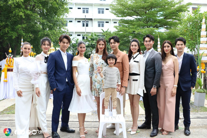 Toàn bộ dàn diễn viên tham gia trong phim tại lễ cúng khai máy diễn ra hồi tháng 9 vừa qua