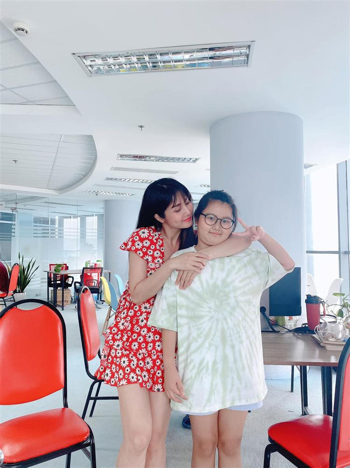 Mỗi buổi đi chơi, hai mẹ con luôn cố gắng lưu giữ nhiều khoảnh khắc cùng nhau