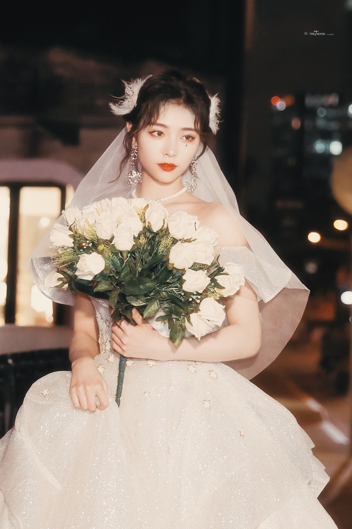 Các thành viên The9 diện váy cưới: Hứa Giai Kỳ đẹp xuất sắc, Dụ Ngôn lạ mắt Ảnh 17