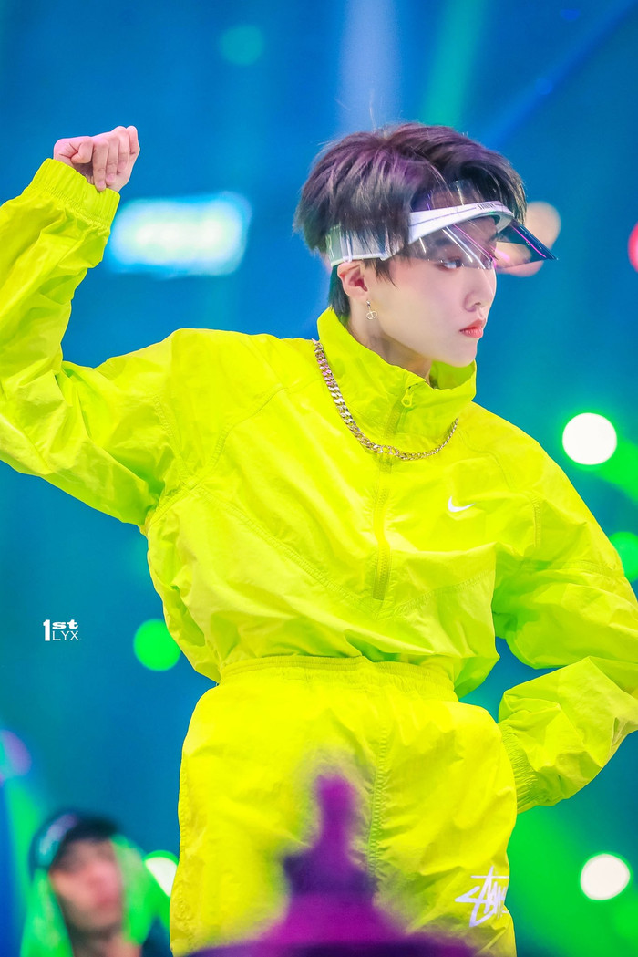 Các thành viên The9 diện váy cưới: Hứa Giai Kỳ đẹp xuất sắc, Dụ Ngôn lạ mắt Ảnh 6