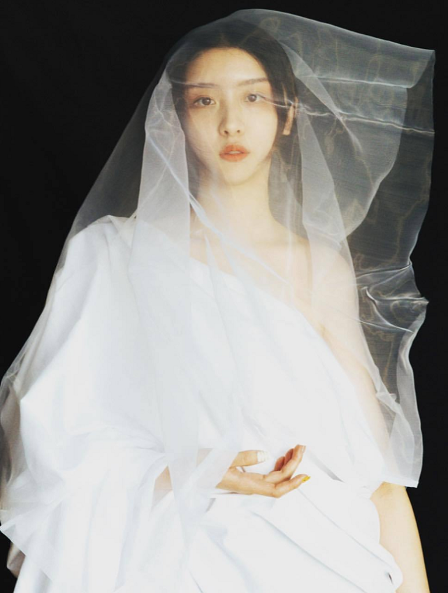 Các thành viên The9 diện váy cưới: Hứa Giai Kỳ đẹp xuất sắc, Dụ Ngôn lạ mắt Ảnh 11