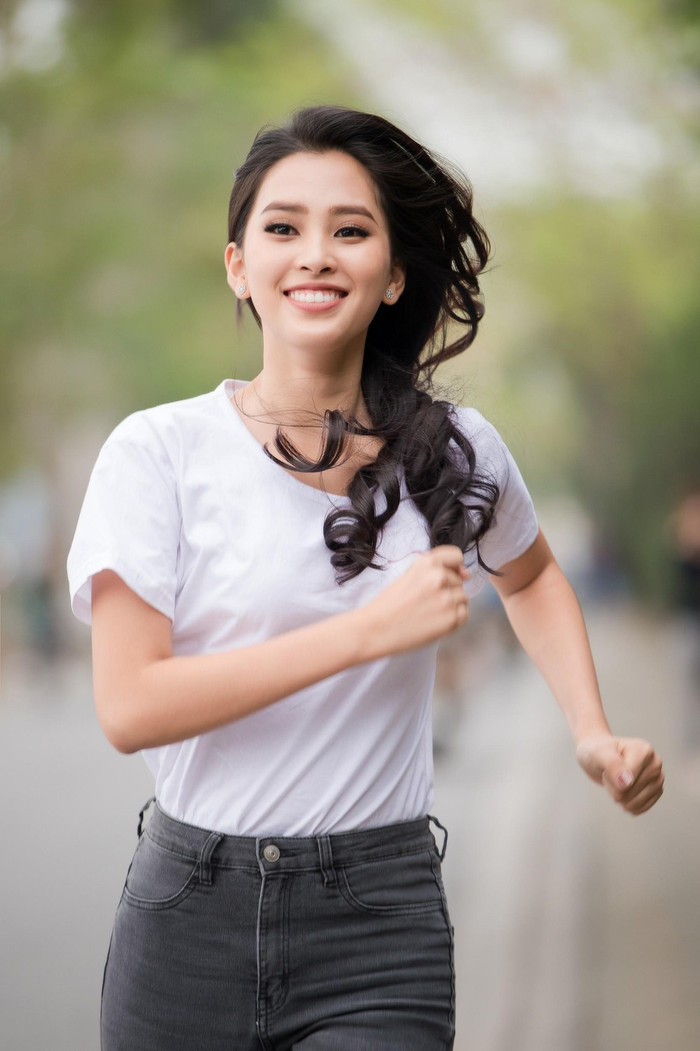 Mỗi khi có dịp tham gia các chương trình chạy bộ từ thiện hay phong trào thể thao, nàng Hậu sinh năm 2000 đều hào hứng và nhiệt tình tham gia