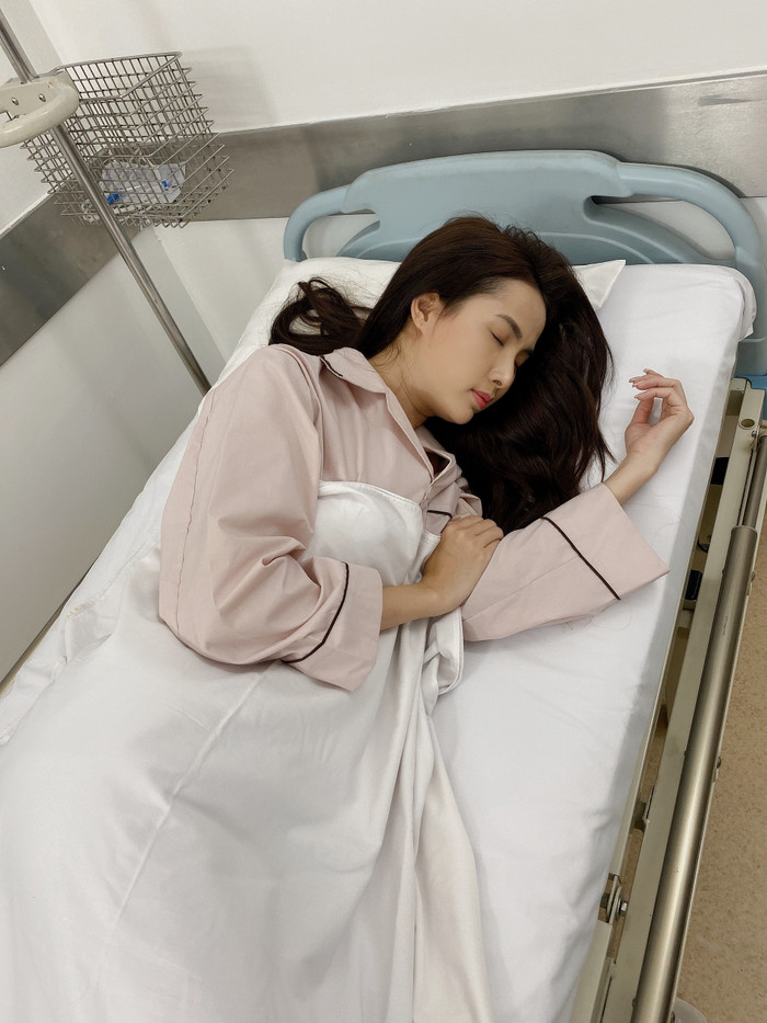 Sau cảnh quay đó cô kiệt sức phải nghỉ ngơi 