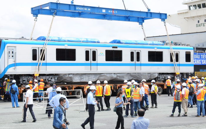 Hình ảnh đầu tiên của đoàn tàu Metro Bến Thành - Suối Tiên vừa có mặt ở Sài Gòn Ảnh 2