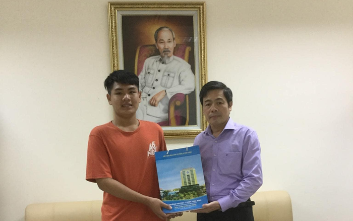 Bất ngờ thú vị với tên gọi của nam sinh 10 năm cõng bạn khuyết tật trong ngày 'đầu quân' về ĐH Y dược Thái Bình Ảnh 2