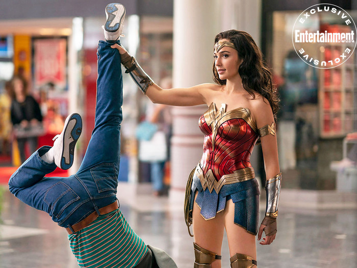 Đạo diễn 'Wonder Woman 1984' nói về việc chiếu phim online: Các rạp chiếu phim sẽ tuyệt chủng Ảnh 4