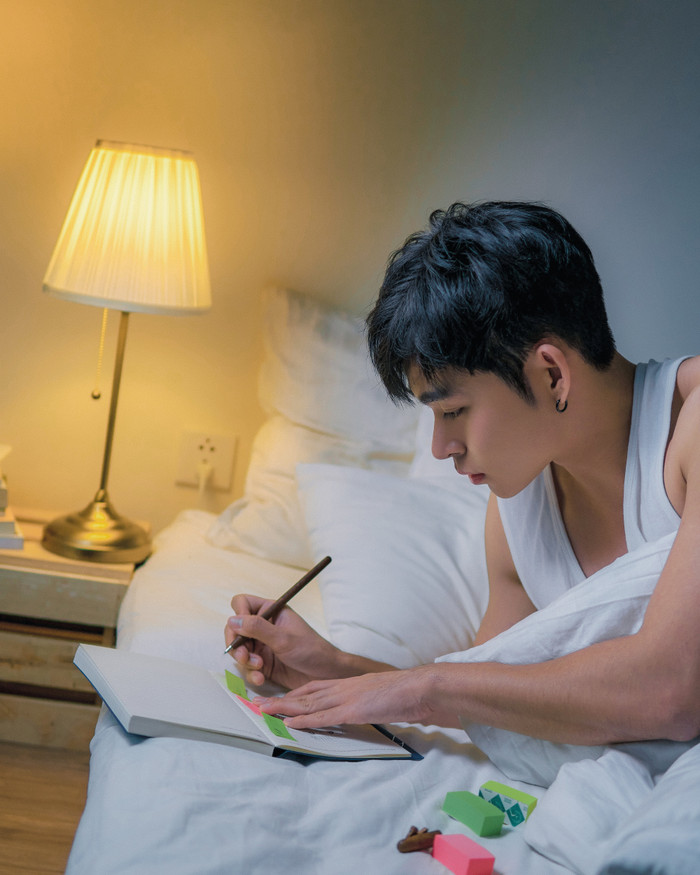 Xem ngay MV 'Có ai...' từ Jun Phạm để thấy rằng cô đơn không hề đáng sợ! Ảnh 5