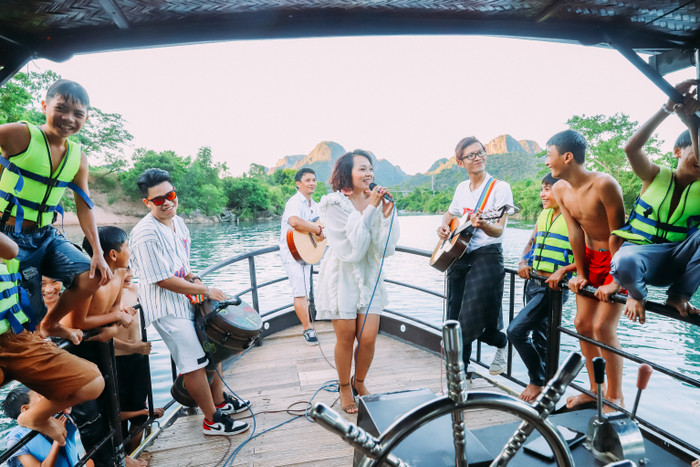 Thái Thùy Linh: Vét hết đồng tiền cuối cùng để thực hiện những chuyến du ca của cuộc đời Ảnh 12