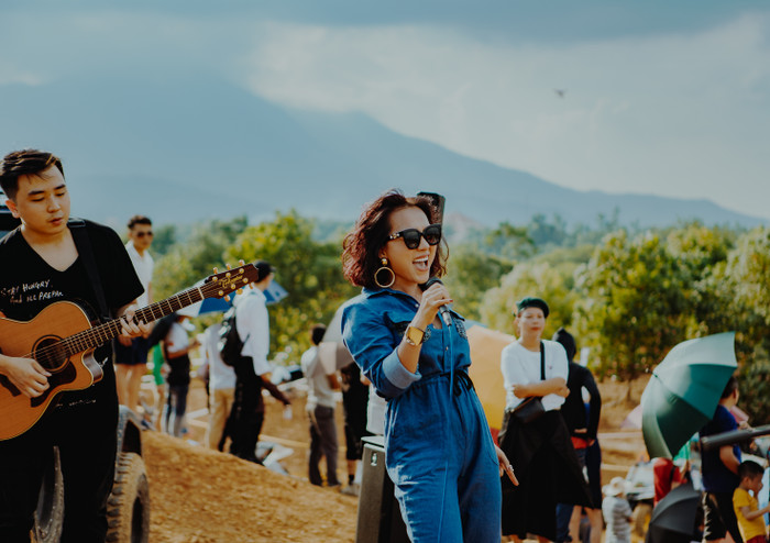 Thái Thùy Linh: Vét hết đồng tiền cuối cùng để thực hiện những chuyến du ca của cuộc đời Ảnh 15