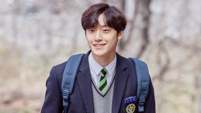 Lee Do Hyun hóa thân thành ông bố hồn già xác trẻ trong '18 Again' Ảnh 9