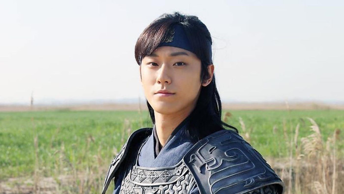 Lee Do Hyun hóa thân thành ông bố hồn già xác trẻ trong '18 Again' Ảnh 5