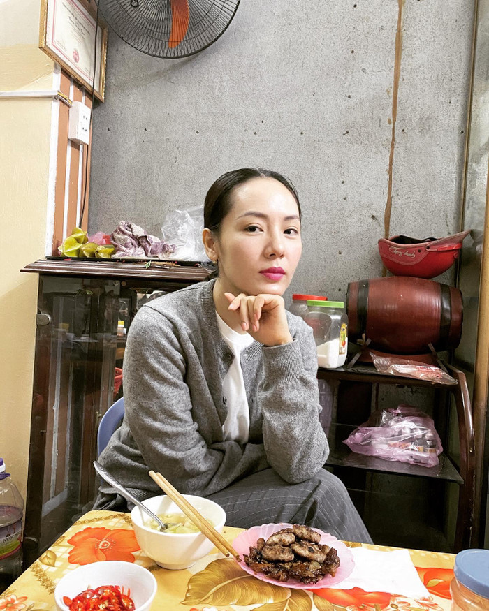 Cô nàng cho biết nếu trường hợp bé phải vào trung tâm, Phương Linh cũng sẽ nhận đỡ đầu bé