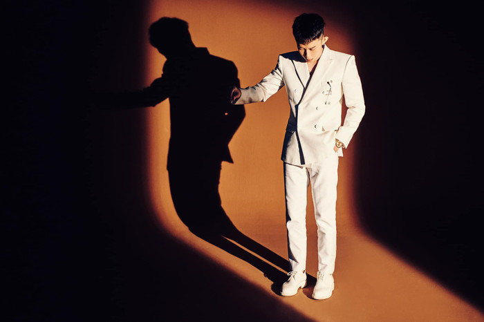 Hình ảnh của Kay Trần được nhận xét mang nhiều điểm tương đồng với phong cách của Sơn Tùng M-TP.