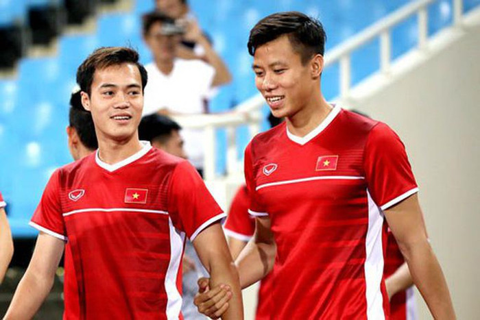 Văn Toàn và Quế Ngọc Hải là những người anh em thân thiết ở tuyển Việt Nam.