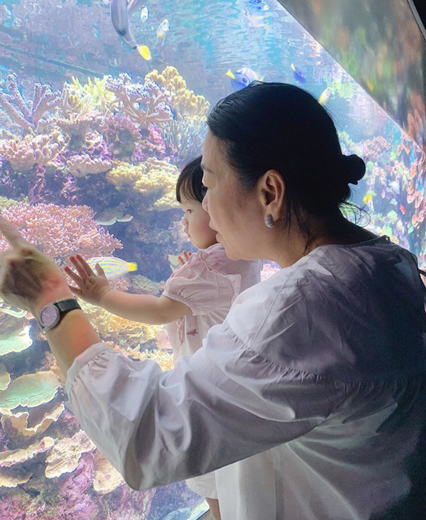 Trước đó, tên trang cá nhân, Thu Thảo còn khoe hình ảnh mẹ chồng và con gái Sophie cùng đi chơi khiến ai nấy đều thích thú