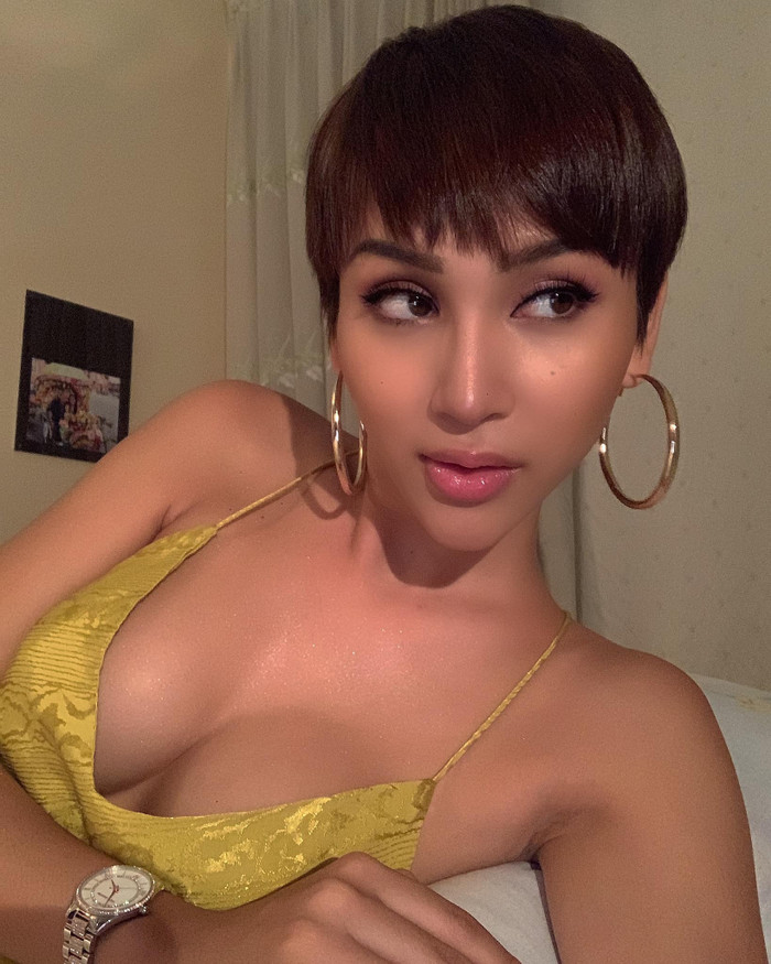 Hiện tại, cô nàng đang làm người mẫu, chân dài sở hữu thần thái, bước catwalk cực kỳ chuyên nghiệp. 