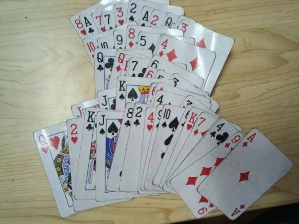 Tang vật cảnh sát thu giữ tại hiện trường. 