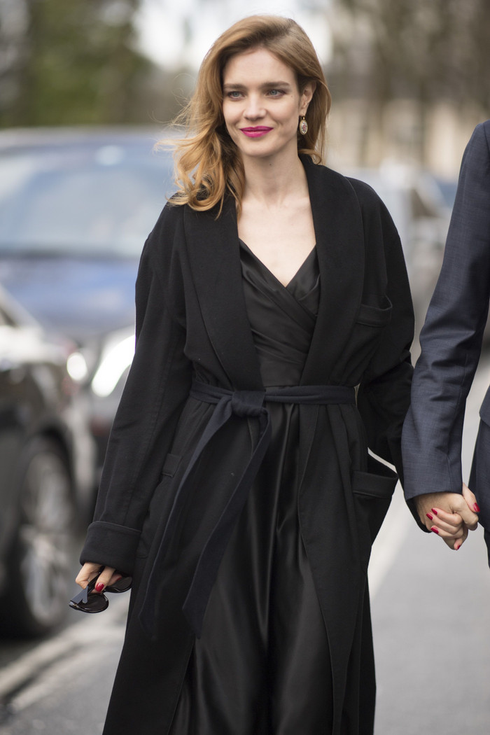 Phong cách minimalism là style ưa chuộng của Natalia Vodianova khi tham gia các Tuần lễ thời trang