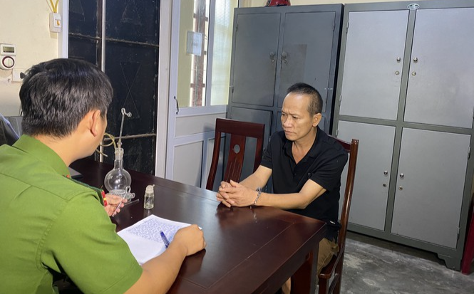 Bắt đối tượng sản xuất hàng trăm dụng cụ sử dụng ma túy Ảnh 2