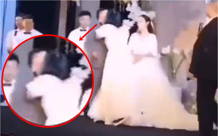 Phù dâu cưỡng hôn chú rể ngay trước mắt cô dâu và quan khách Ảnh 2