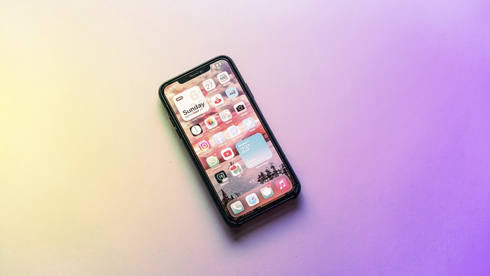 Người dùng iPhone sẽ phải chờ đợi bản cập nhật iOS tiếp theo của Apple. (Ảnh: Inc. / Unsplash)