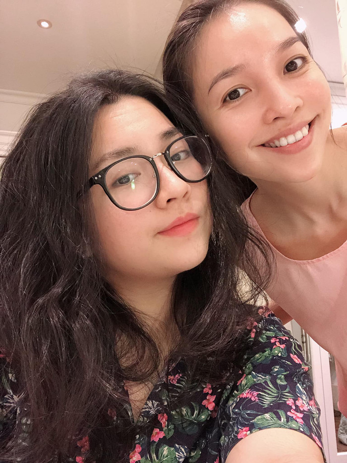 Con gái Hiền Thục giờ đã tròn 18 tuổi, cô bé cao 1m7 và sở hữu nhan sắc xinh đẹp