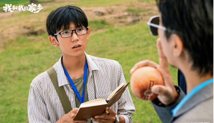 Dù không chọn ngành diễn xuất nhưng với vai diễn gần đây của Vương Nguyên trong Tôi và quê hương của tôi nhận được đánh giá cao