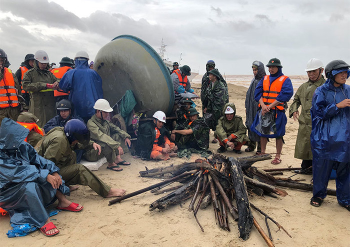 Nhóm tham gia ứng cứu các thuyền viên bị nạn. Ảnh: Cổng TTĐT tỉnh Quảng Trị