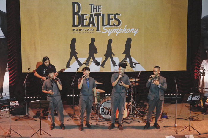 Nhóm Oplus tại buổi offline người hâm mộ The Beatles.