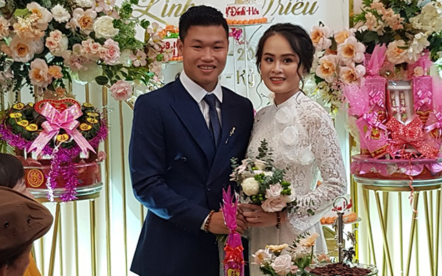 Trần Hữu Đông Triều làm thơ in thiệp cưới sau 8 năm yêu nhau Ảnh 2