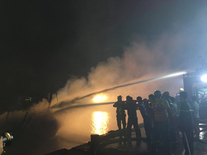 Cơ quan chức năng chữa cháy.