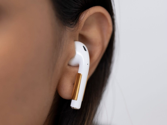 Vì hầu hết mọi người không đeo AirPods liên tục trong ngày, nên những chiếc khuyên tai này cũng được thiết kế để dễ dàng tháo gỡ. (Ảnh: Misho Designs)