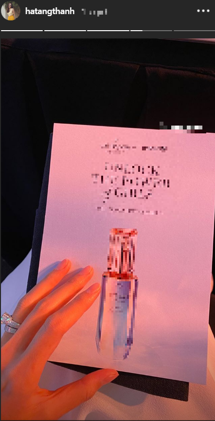 Nữ diễn viên vô tình để lộ đôi nhẫn kim cương khủng trên ngón áp út khiến dân tình đổ dồn chú ý