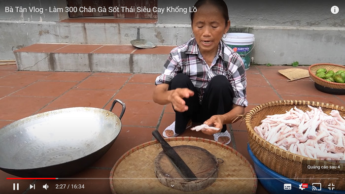 Sau lùm xùm của con trai Hưng Vlog, Bà Tân Vlog phản ứng bất ngờ khi bị chỉ trích Ảnh 4