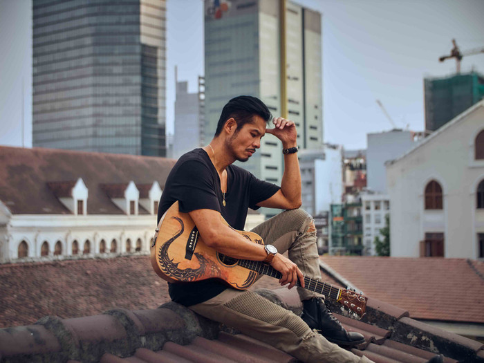 Thưởng thức MV Bà là của tôi, khán thính giả yêu âm nhạc và điện ảnh sẽ thấy một “gương mặt khác”, “màu sắc khác” của Lâm Vissay. 