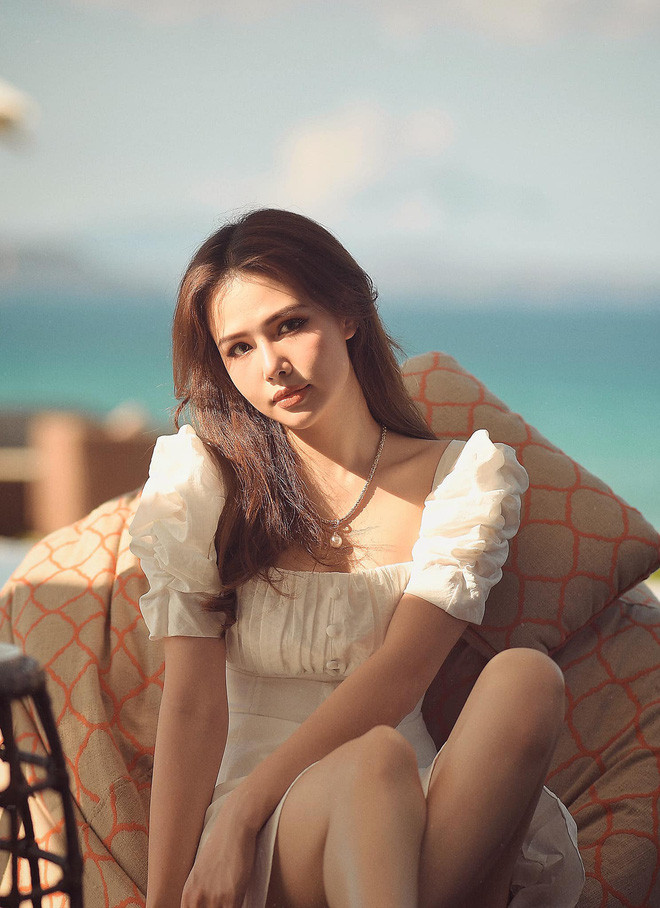 Phanh Lee 'thả' dáng trong bikini nóng bỏng, nhìn vô set đồ biết ngay vợ đại gia Ảnh 9