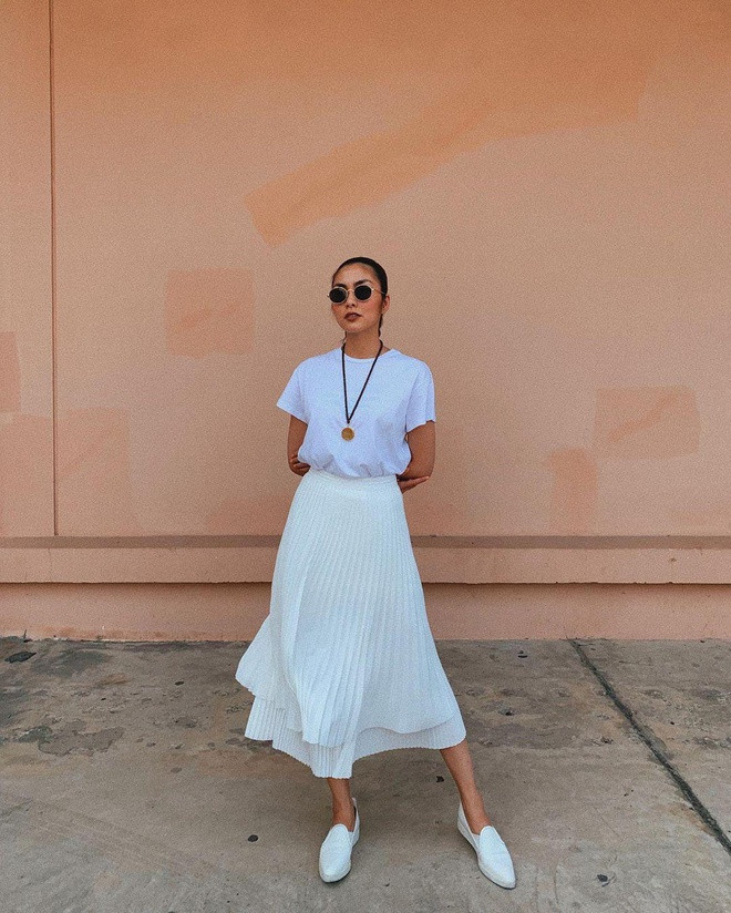 Cả cây white-on-white với hai tông màu trắng khác nhau cũng được người đẹp áp dụng.