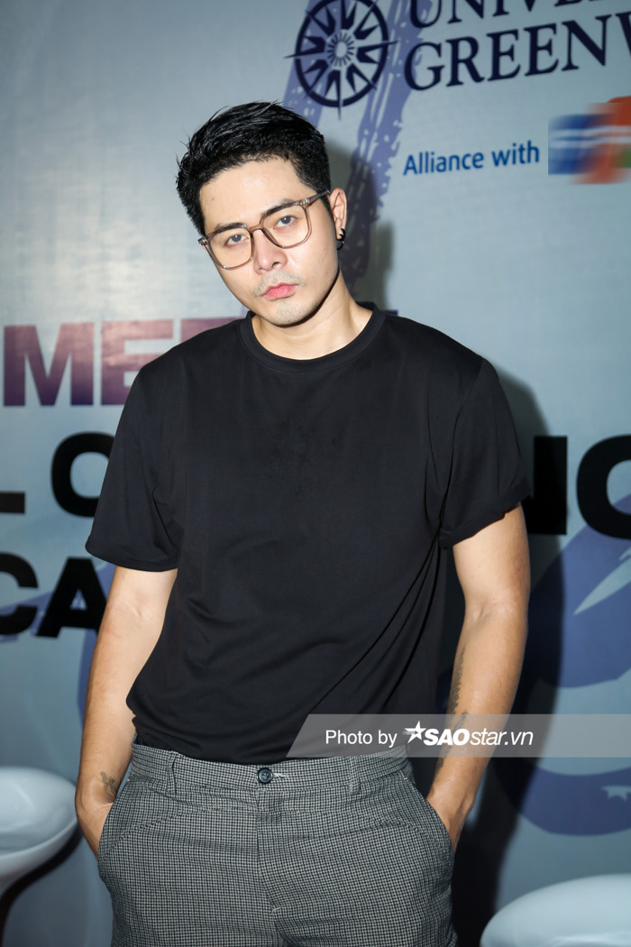 Dương Mạc Anh Quân điển trai với hình thể chuẩn.