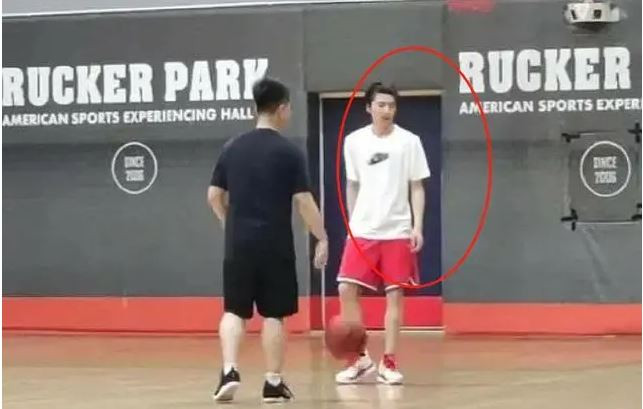 Thái Từ Khôn có loại bỏ được 'vết nhơ' năm nào khi chơi bóng rổ cùng với Jony J? Ảnh 3