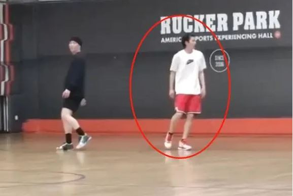 Thái Từ Khôn có loại bỏ được 'vết nhơ' năm nào khi chơi bóng rổ cùng với Jony J? Ảnh 6