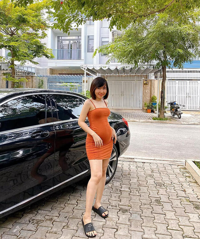 Uyên Pu nhận được nhiều lời khen khi khoe vóc dáng thon gọn trong những thai kỳ. 